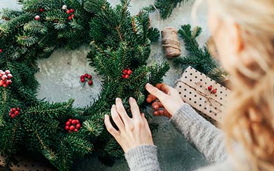 Make your own Christmas wreath 